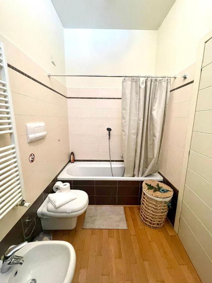 Luxury Four-Room Apartment In Monza Centro - 2 Min Walk To Train Station Exteriör bild