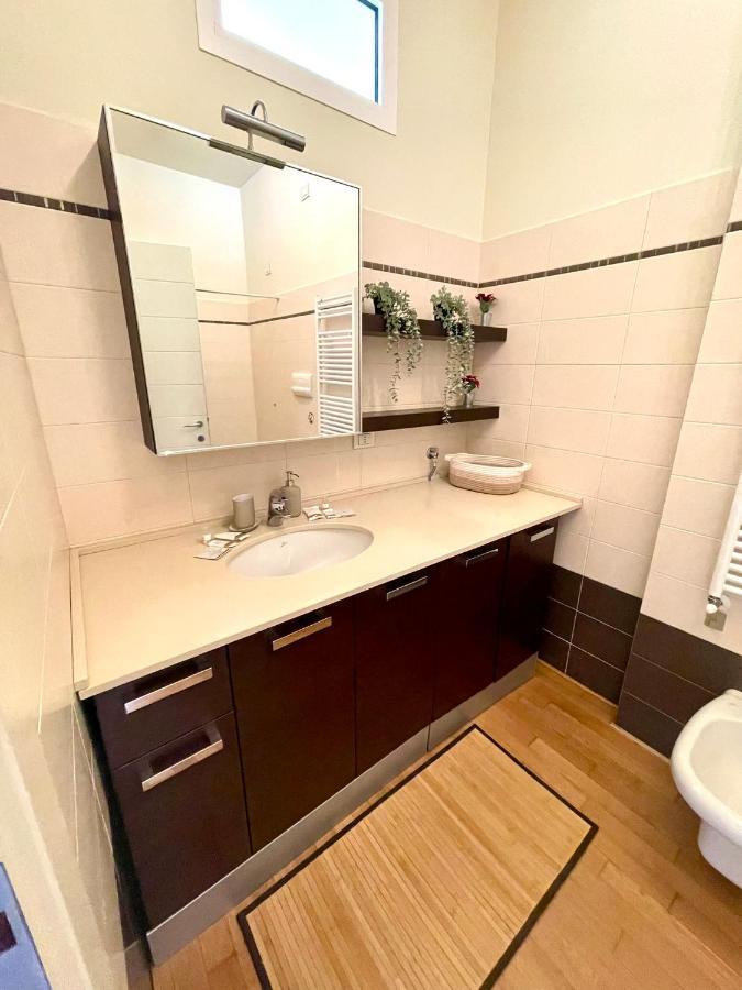 Luxury Four-Room Apartment In Monza Centro - 2 Min Walk To Train Station Exteriör bild