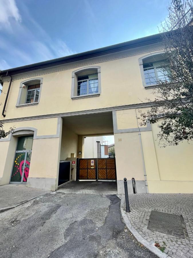 Luxury Four-Room Apartment In Monza Centro - 2 Min Walk To Train Station Exteriör bild