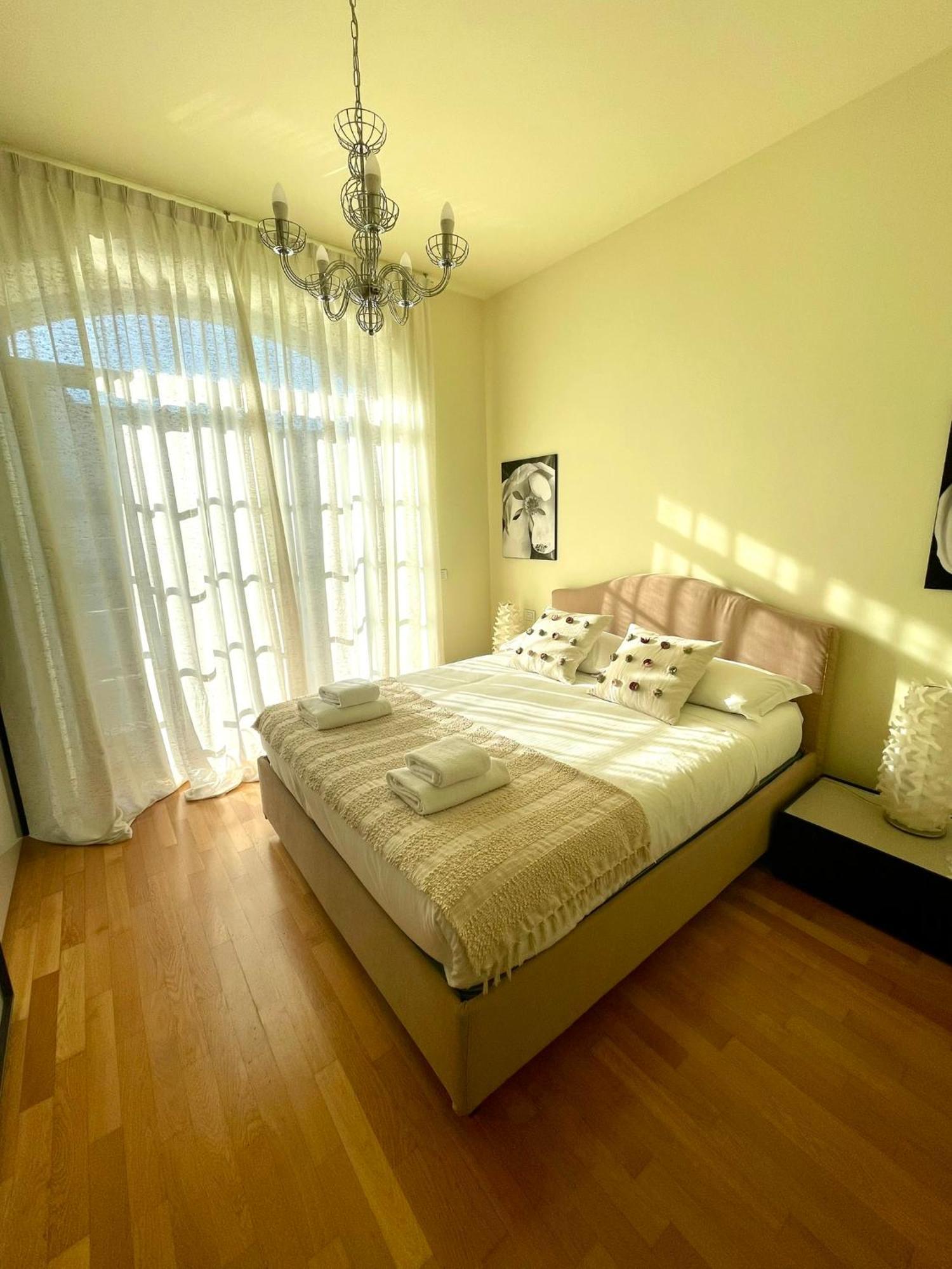 Luxury Four-Room Apartment In Monza Centro - 2 Min Walk To Train Station Exteriör bild