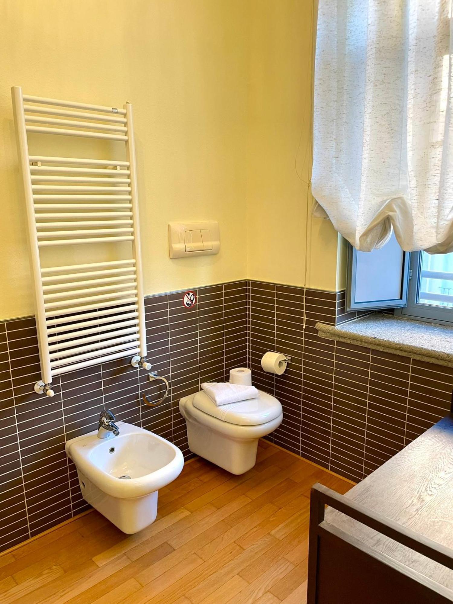 Luxury Four-Room Apartment In Monza Centro - 2 Min Walk To Train Station Exteriör bild